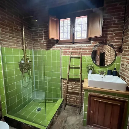 Antiguo Molino Con Piscina Y Chimenea En El Valle Del Tietar