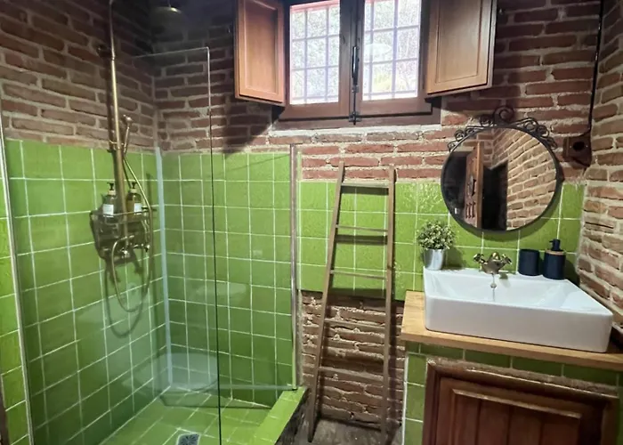 Antiguo Molino Con Piscina Y Chimenea En El Valle Del Tietar